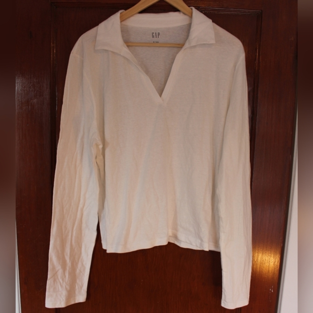 NWT Gap v-neck polo shirt